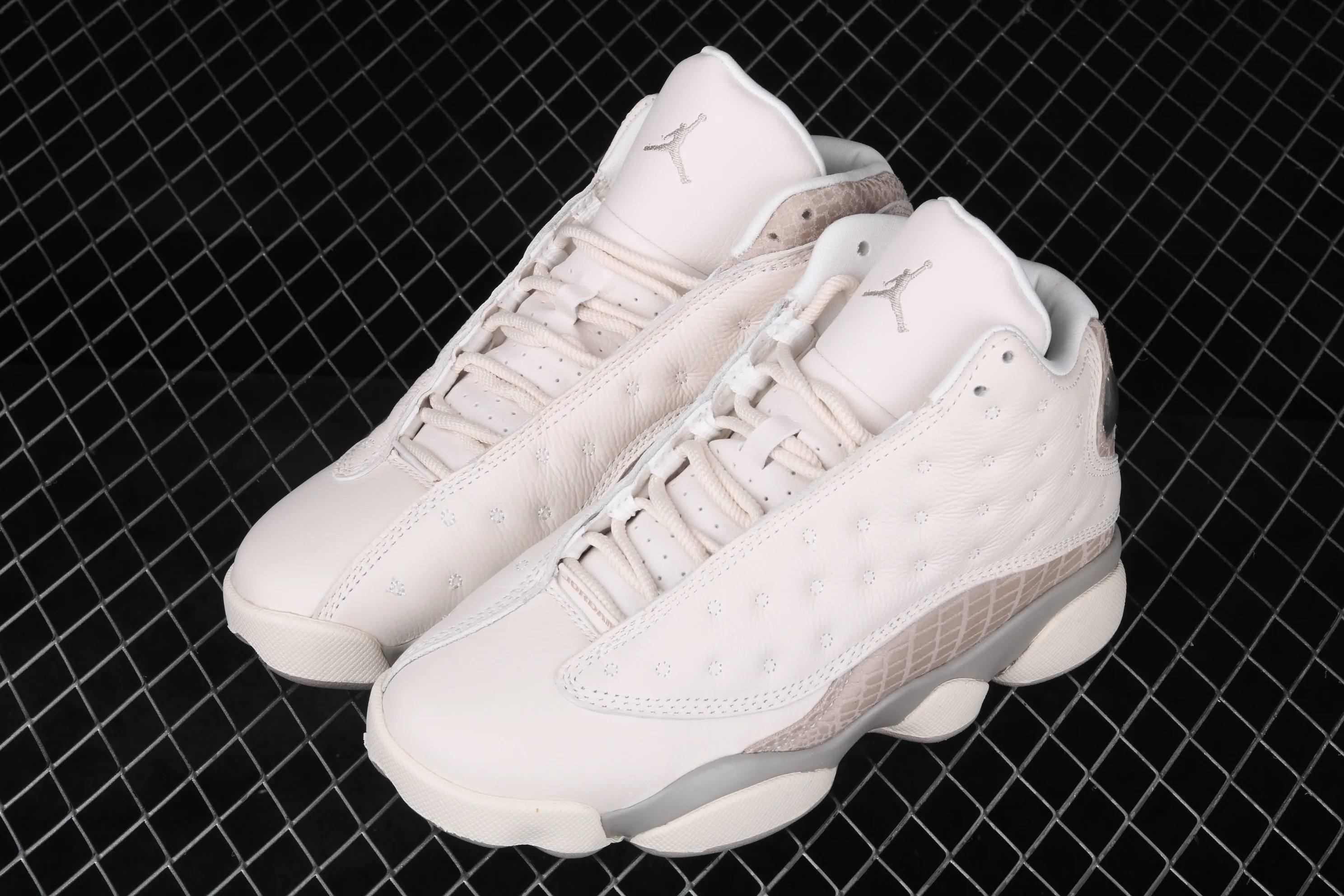All Categories Air Jordan Jordan Series Basketball Shoes Air Jordan 13 Air Jordan 13 Phantom AJ13 Joe 13 Gray and White Earl Basketball Shoes Real Head Layer Real Cat Eyes AQ1757-004